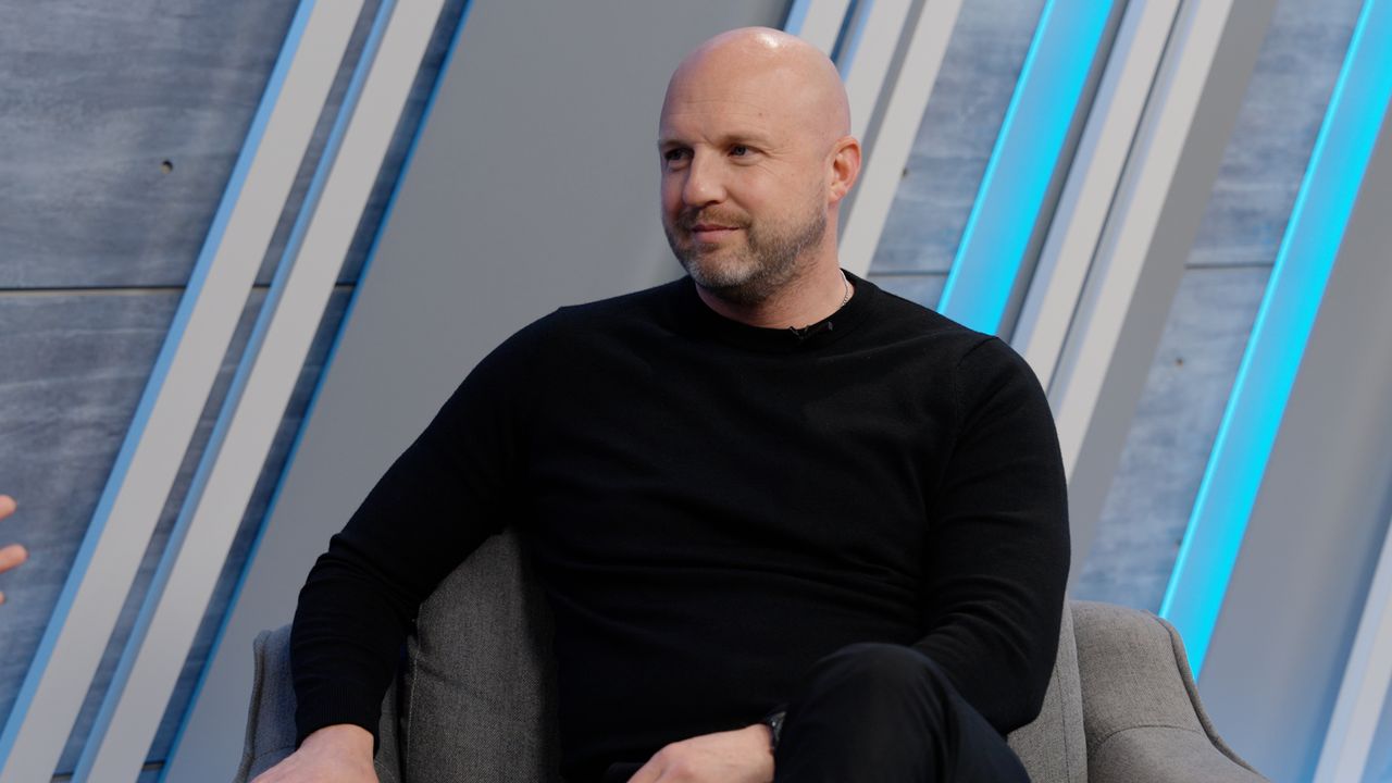 Front Rowe - Chris Barney