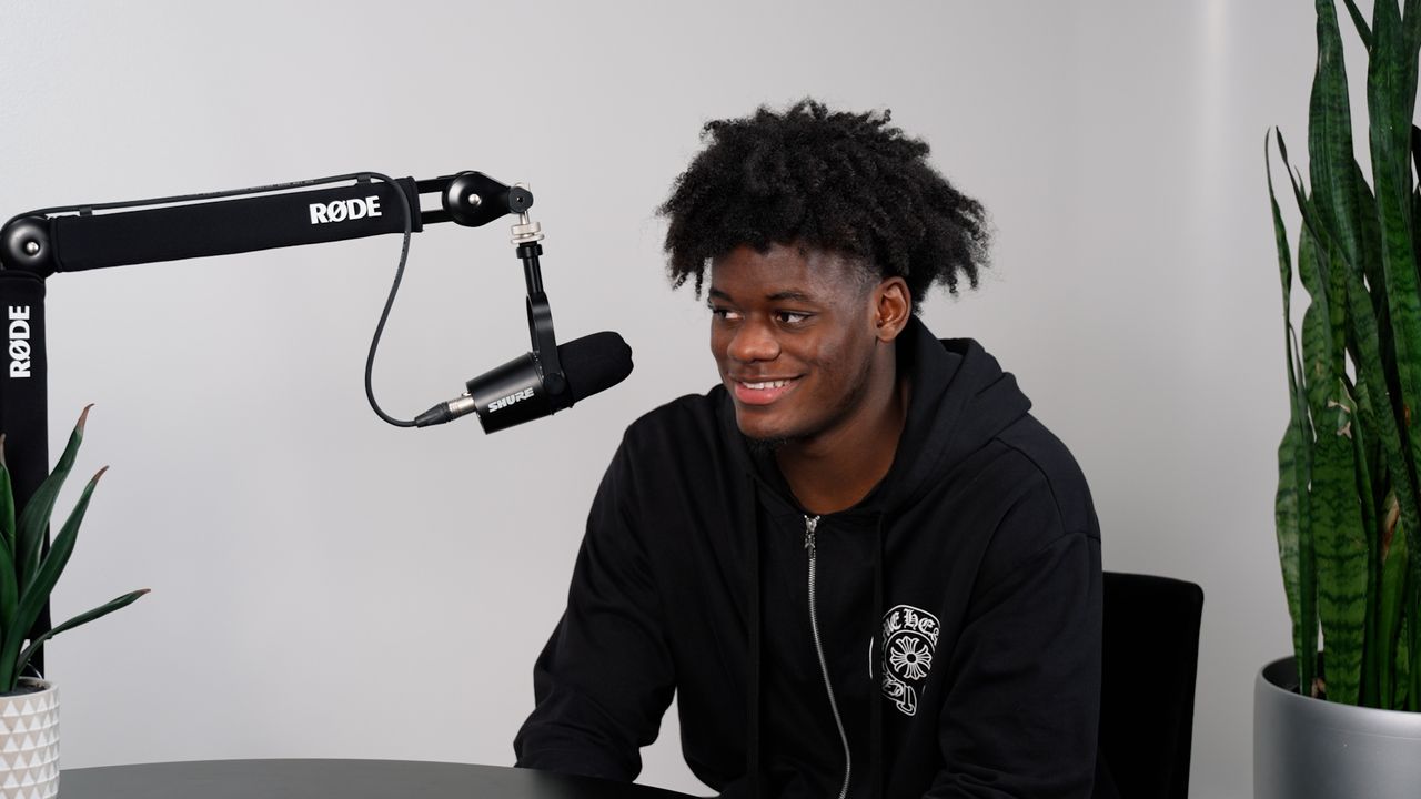 Front Rowe - Taylor Hendricks